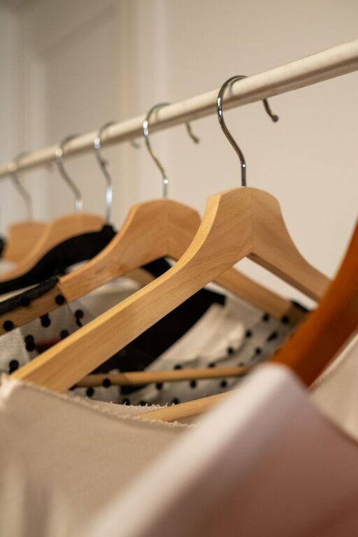 How to Build a Basic Capsule Wardrobe: A Step-by-Step Guide